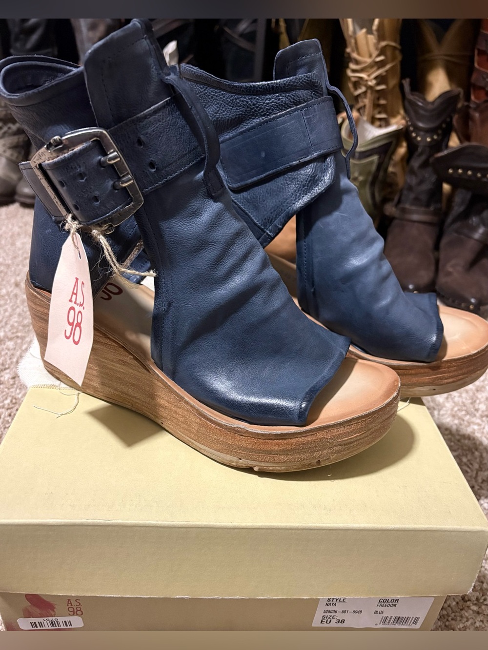A.S.98 Naya Wedge NIB Sz 38